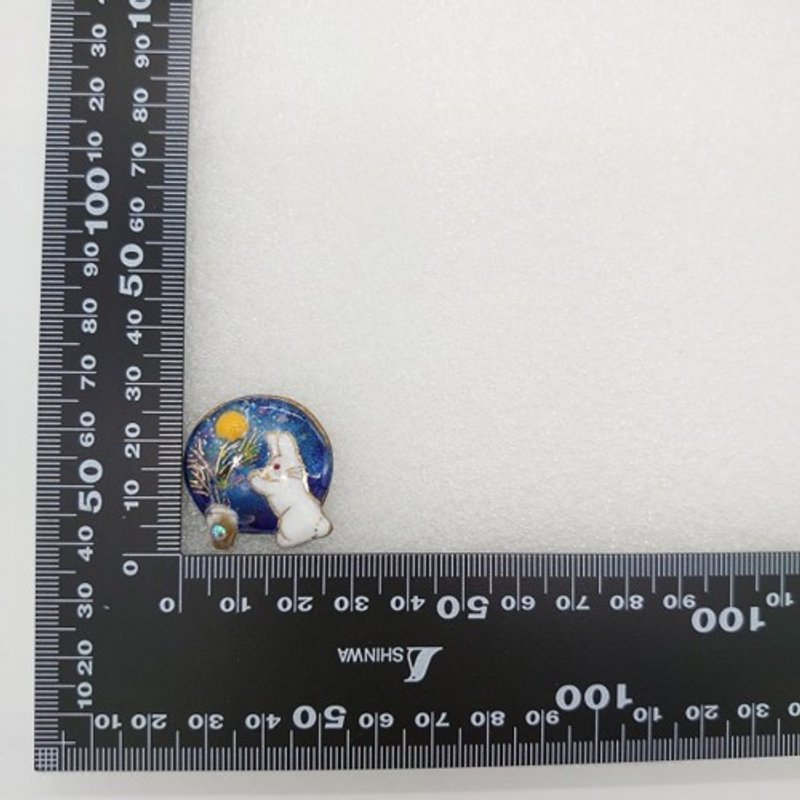 【Moon-viewing】rabbit  cloisonné pin brooch
